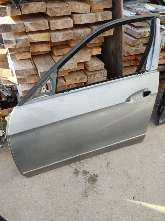 Drzwi przednie 1181102660