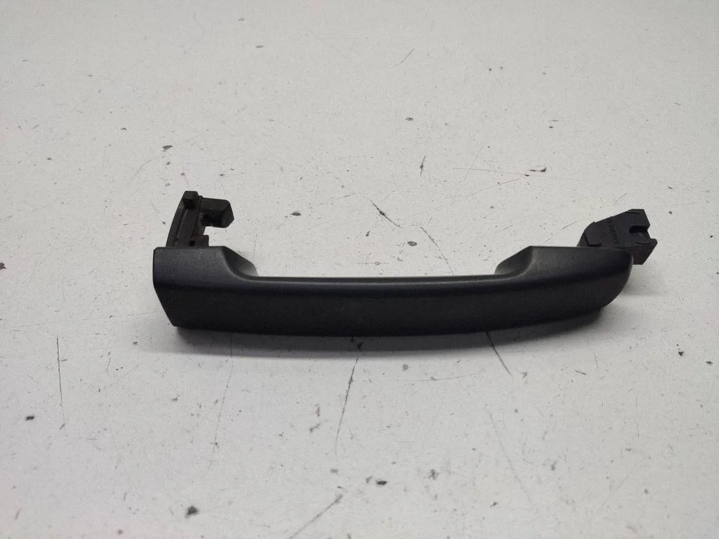 Esiukse välimine käepide – Nissan Qashqai+2 (2008-2010)