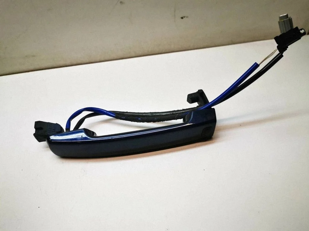 Esiukse välimine käepide – Nissan Qashqai+2 (2008-2010)