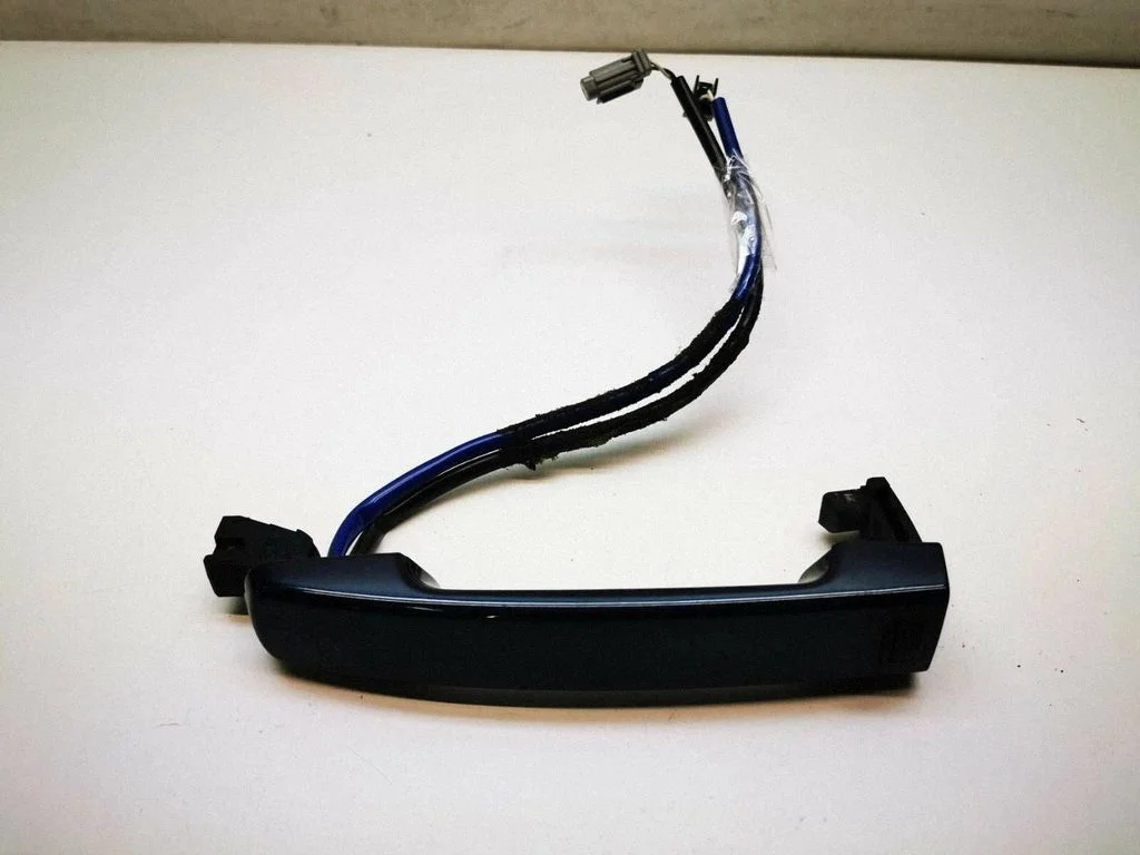 Esiukse välimine käepide – Nissan Qashqai+2 (2008-2010)