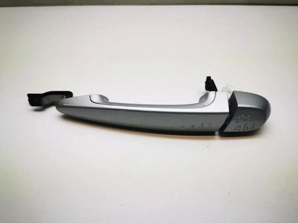 Front door exterior handle – left