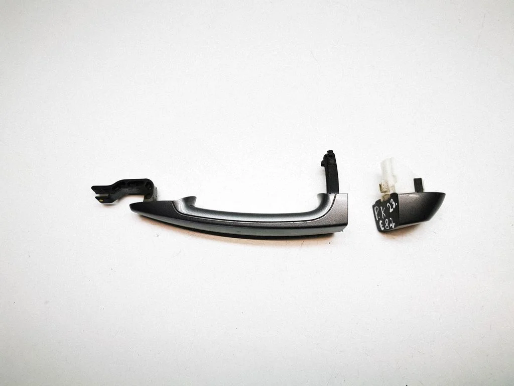 Front door exterior handle – left