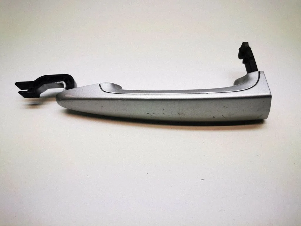 Front door exterior handle – right