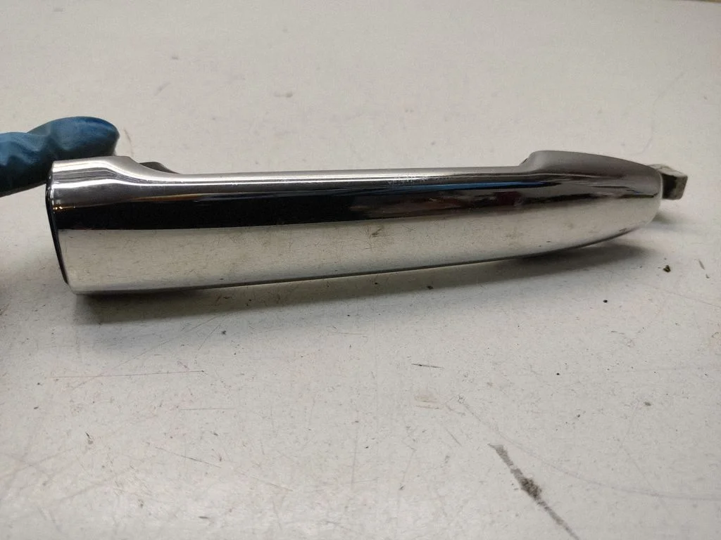 Front door exterior handle – front right