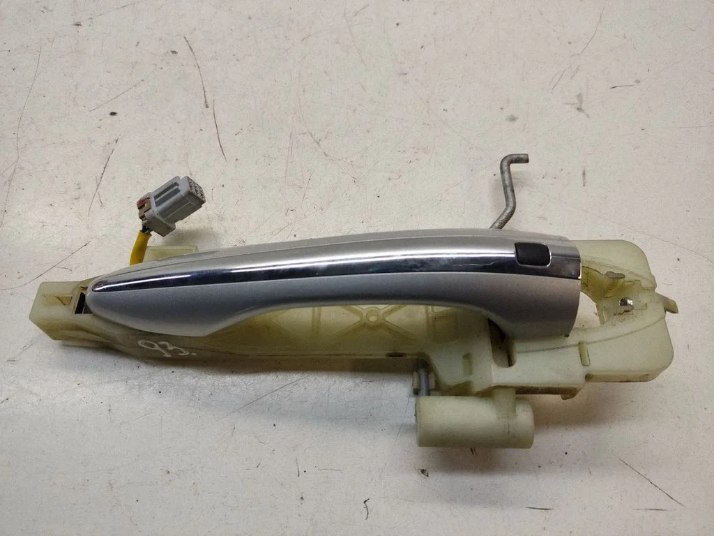 Front door exterior handle – front right