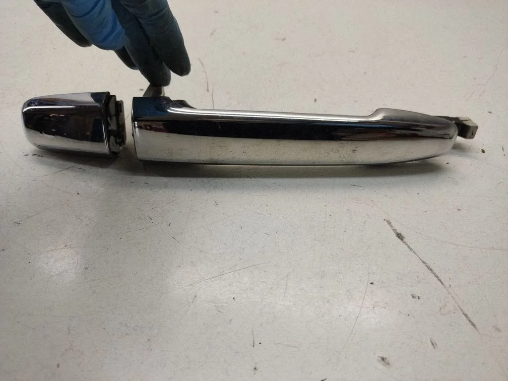 Front door exterior handle – front left