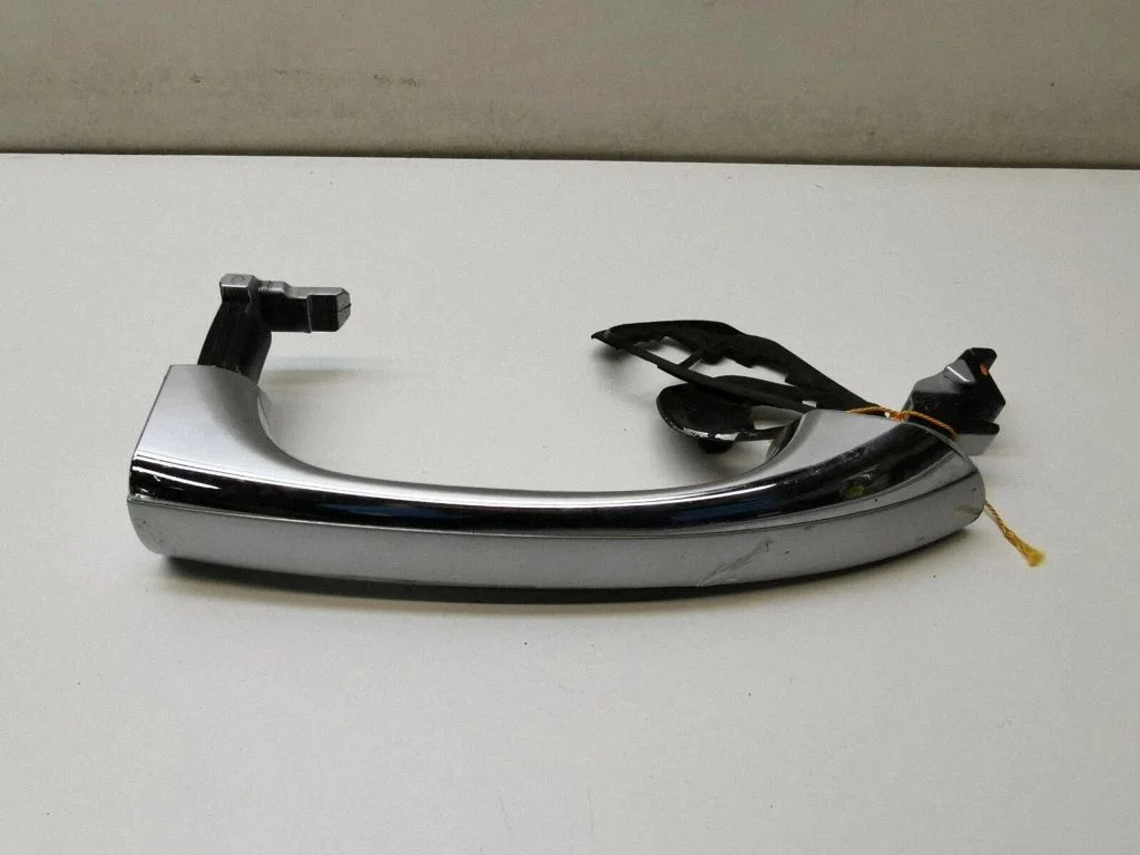 Front door exterior handle – right