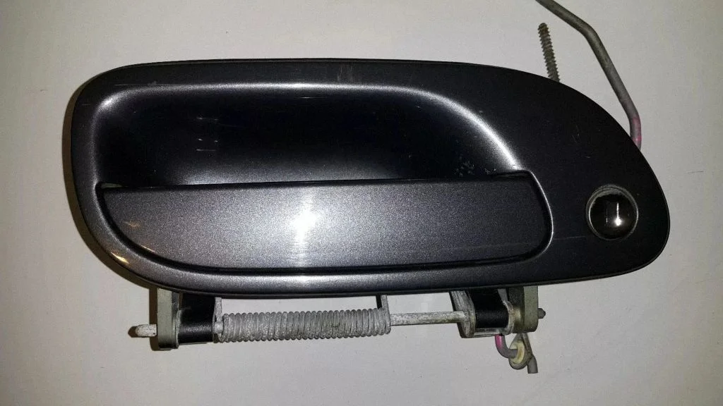 Front door exterior handle – right