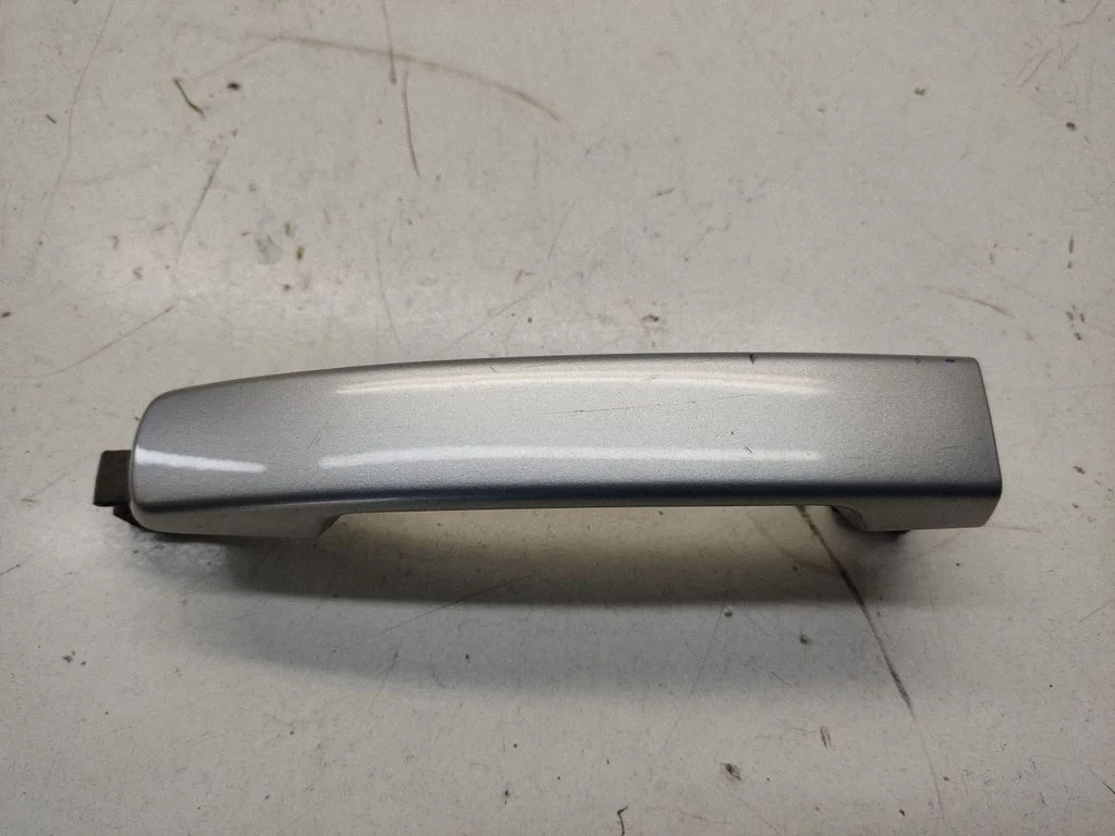 Esiukse välimine käepide – Nissan Qashqai+2 (2008-2010)