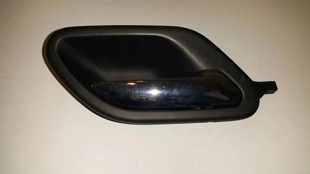 Front door interior handle 8226050