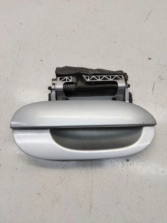 Front door exterior handle – front right
