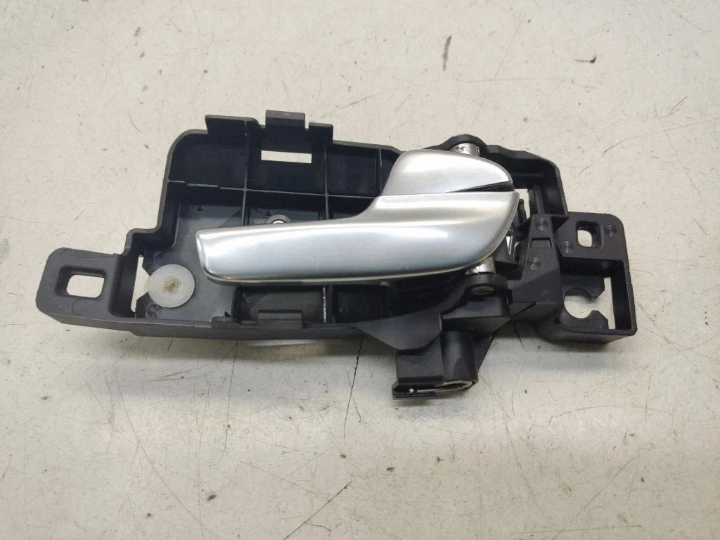 Esiukse sisemine käepide – Ford Mondeo MK IV (2007-2014)