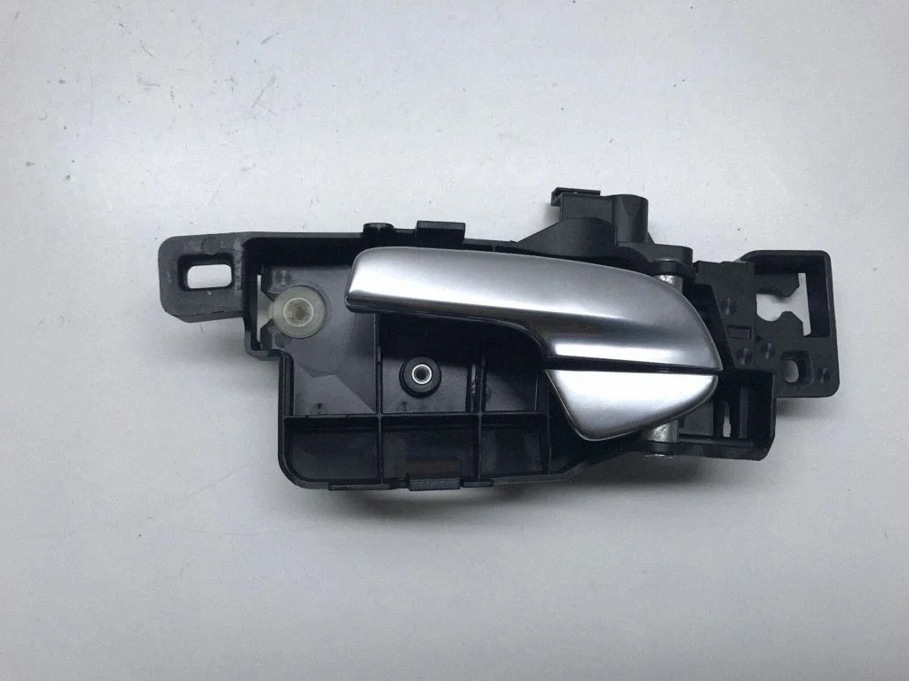 Esiukse sisemine käepide – Ford Mondeo MK IV (2007-2014)