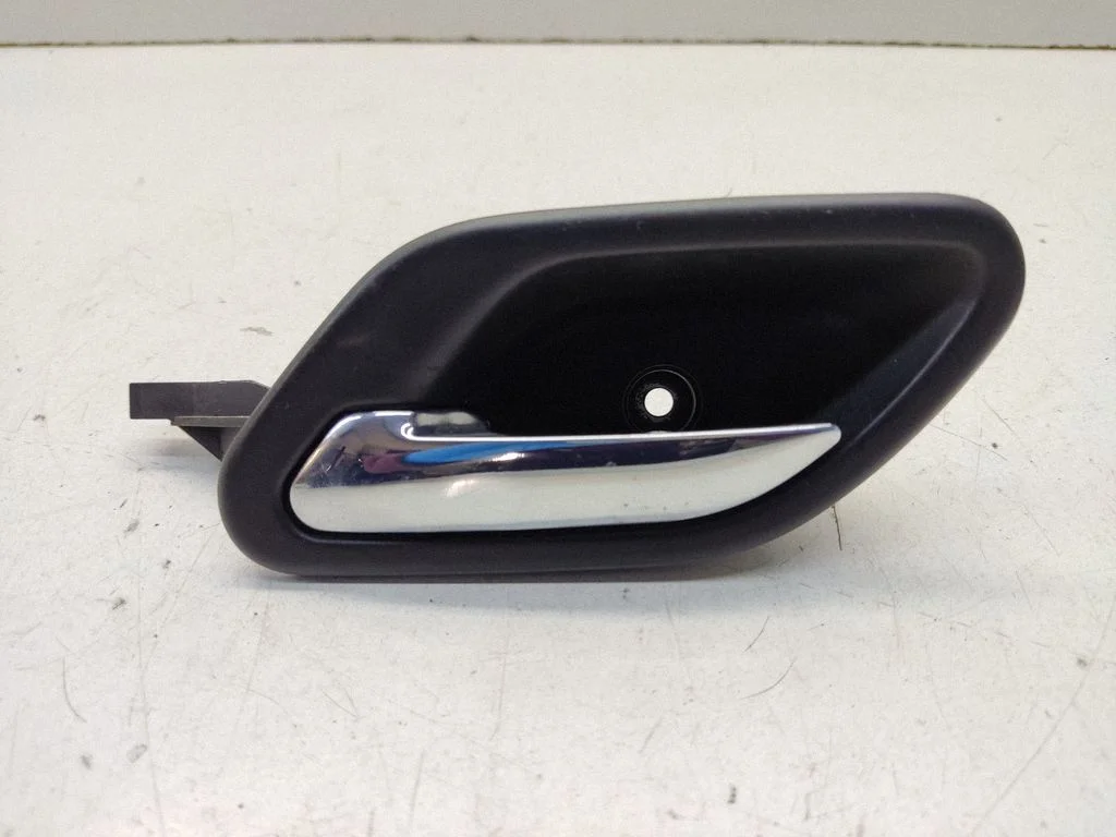 Front door interior handle 8226049