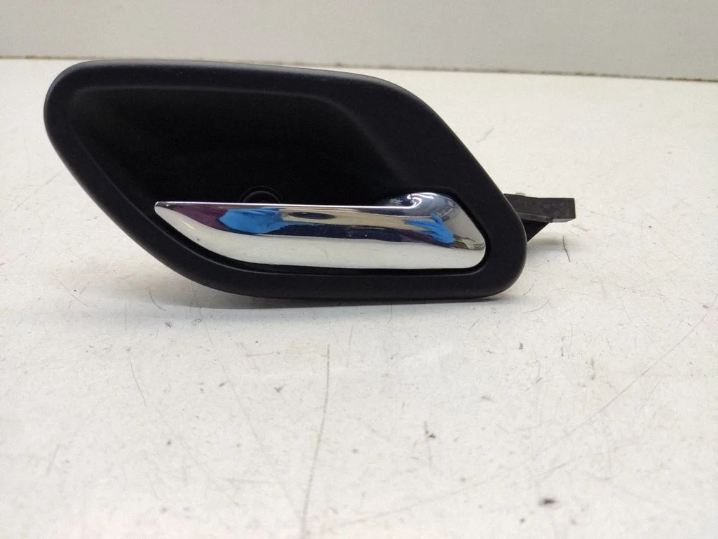 Front door interior handle 8226050