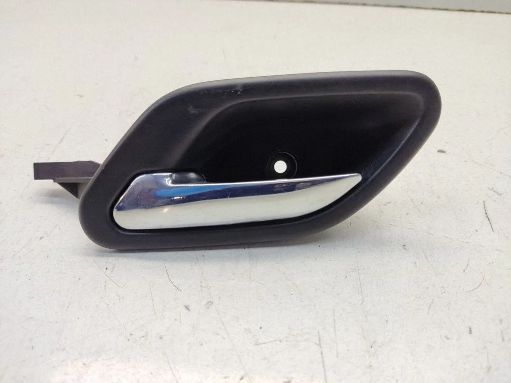 Front door interior handle 8226049