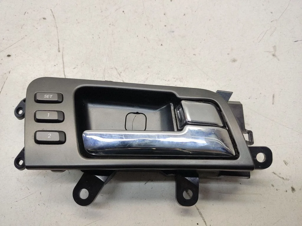 Front door interior handle 826202T000