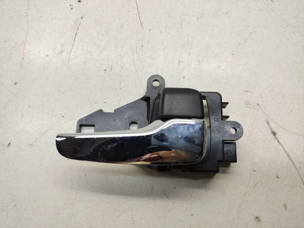 Front door interior handle MN105360