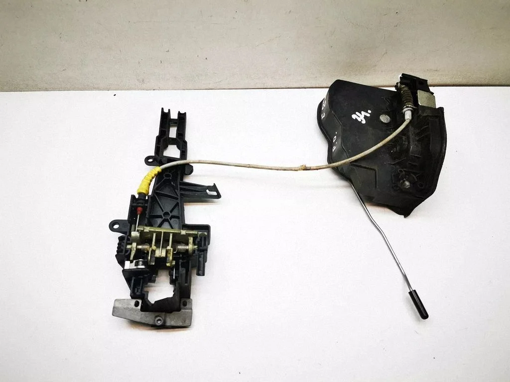 Front door lock – BMW 1 Series E82 E88 (2007-2014)