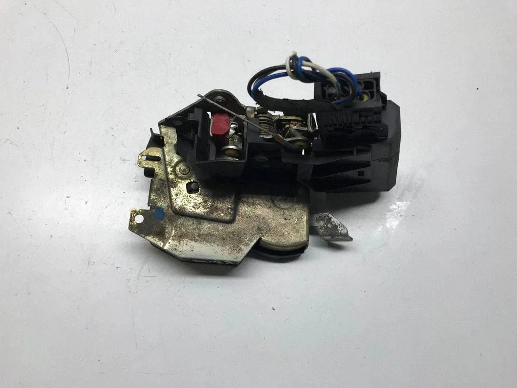 Front door lock 8353011