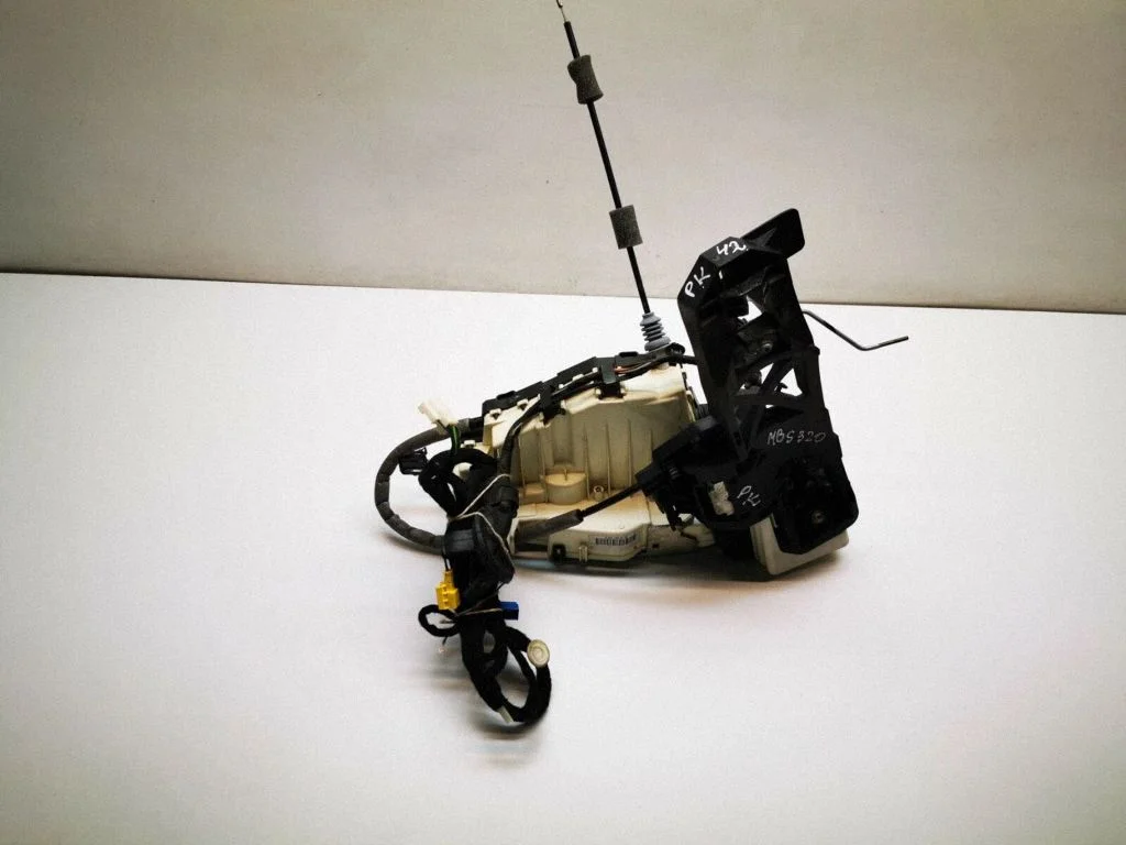 Front door lock – Mercedes-Benz S-Class W221 (2005-2013)