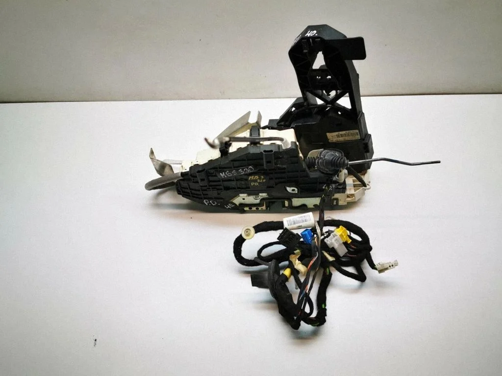 Front door lock – Mercedes-Benz S-Class W221 (2005-2013)