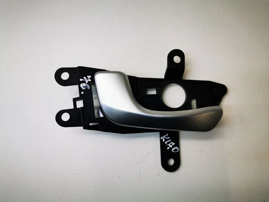 Front door interior handle – front left