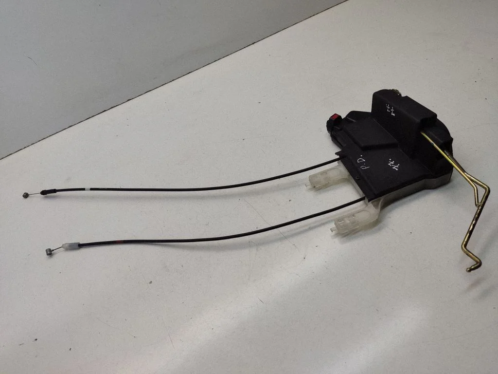 Front door lock – front right