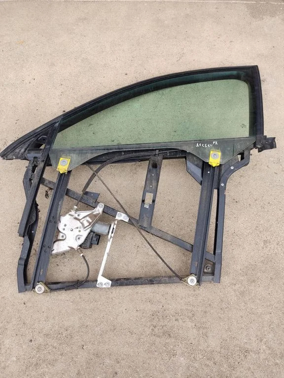 Front door window regulator with motor 4B0837753