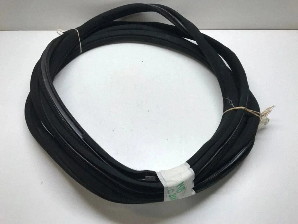 Esiukse tihend (kere pool) – Mercedes-Benz C-klass AMG W204 (2007-2014)
