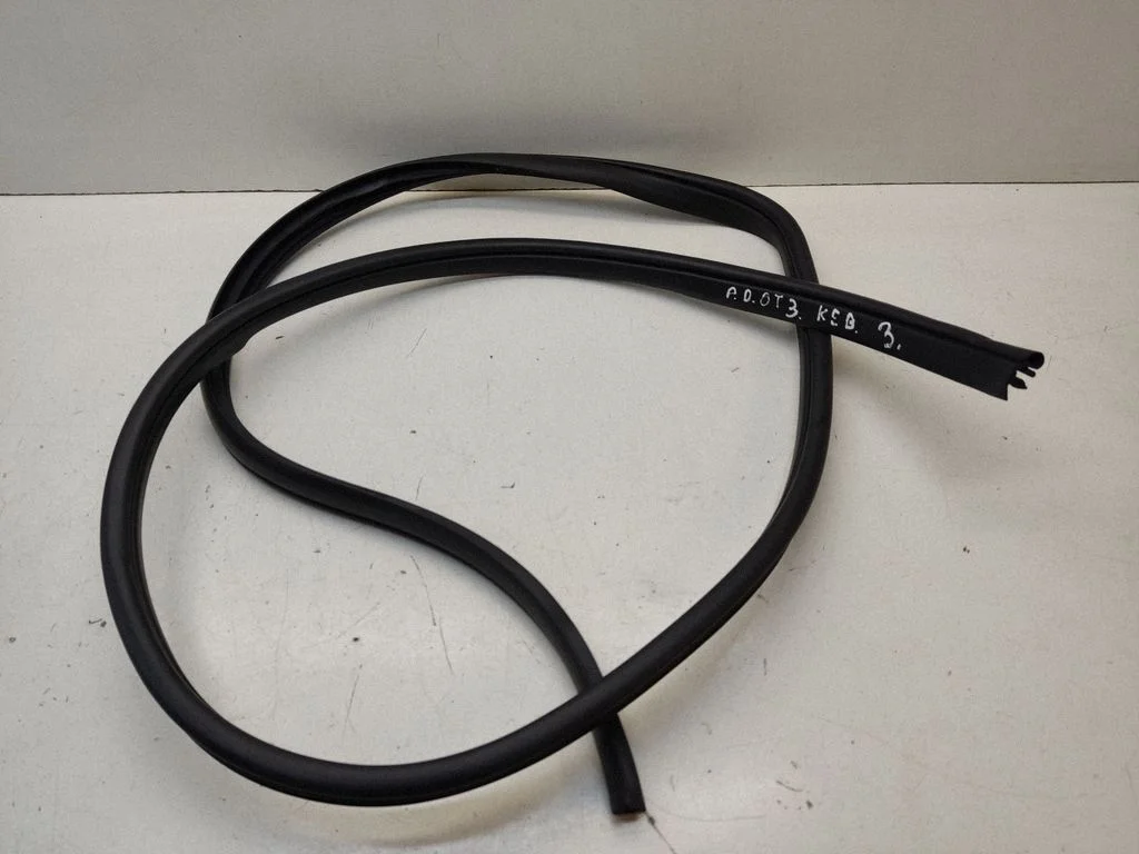 Esiukse tihend (kere pool) – KIA Optima (2010-2015)