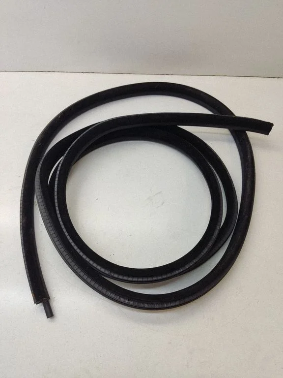 Uszczelka drzwi przednich (na karoserii) – Land Rover Range Rover L322 (2002-2012)