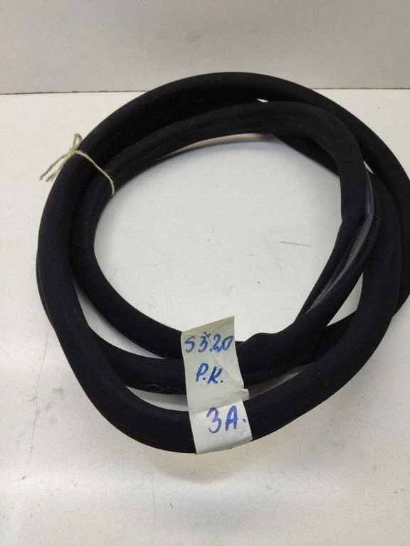 Front door rubber seal A2216970551