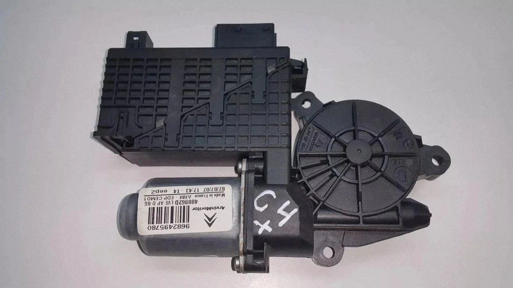Front door window regulator motor 9682495780