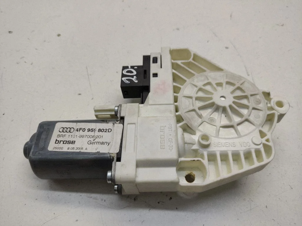 Front door window regulator motor 4F0959802D