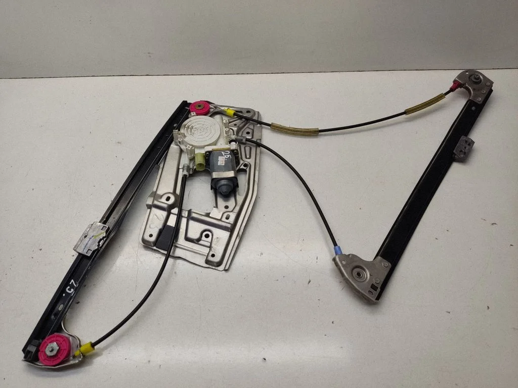 Esiukse elektriline aknatõstuk mootoriga 8236859E