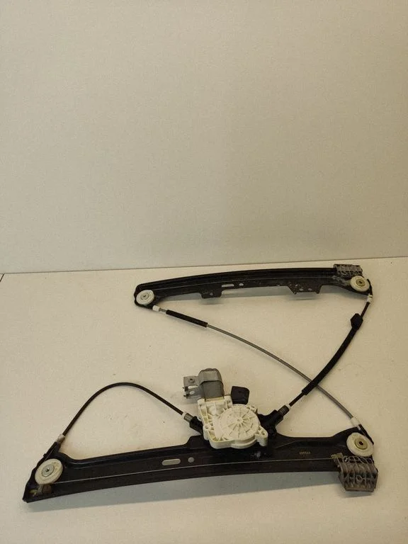 Front door window regulator with motor 6922268