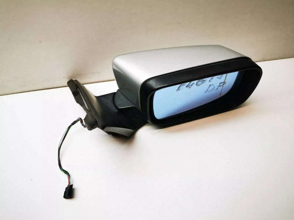 Esiukse elektriline välispeegel 0117351