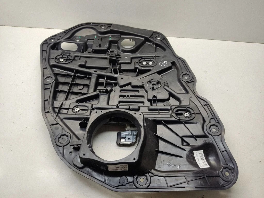 Front window lifting mechanism without motor 824812T010