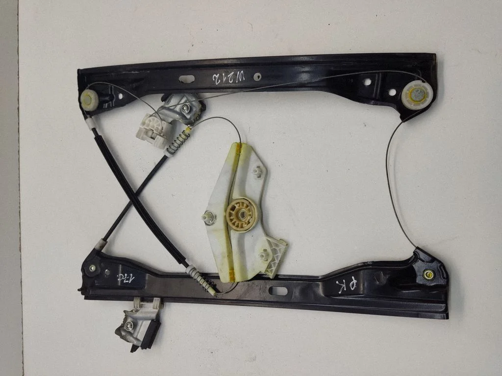 Front window lifting mechanism without motor – Mercedes-Benz E-Class W212 (2009-2016)