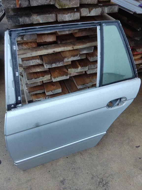 Rear door 43R00049