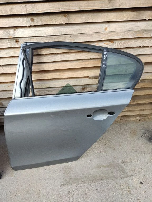 Rear door – rear left