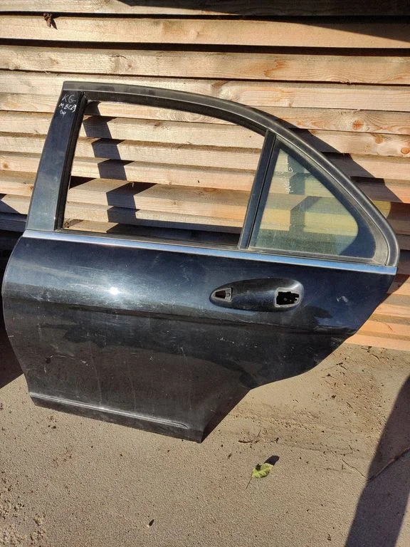 Rear door – rear left