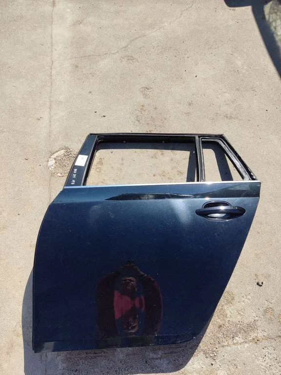 Rear door – rear left