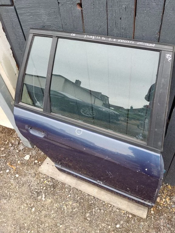 Rear door 44R001025
