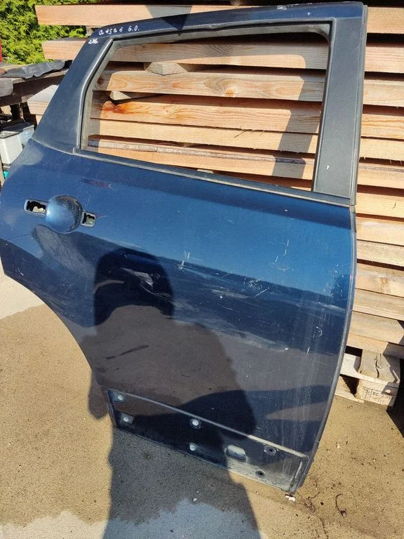 Rear door – rear right