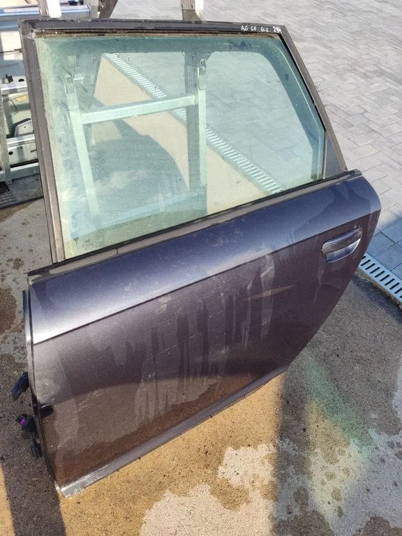 Rear door 43R00081