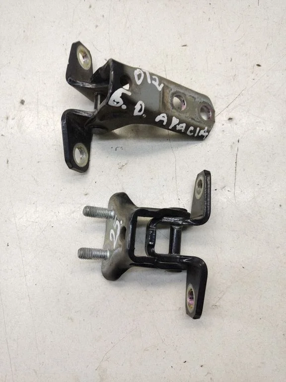 Tagaukse hingede komplekt – Mitsubishi Outlander (2007-2012)