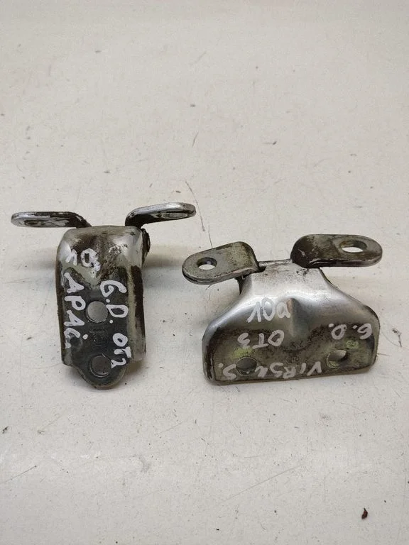 Tagaukse hingede komplekt A046057