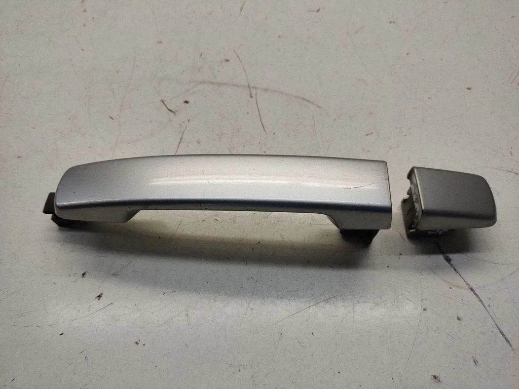 Tagaukse välimine käepide – Nissan Qashqai+2 (2008-2010)